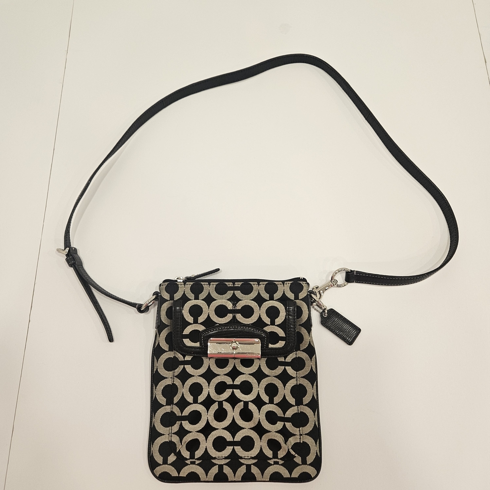 Coach Kristin Signature Graphic Op Art Swingpack Crossbody Bag
